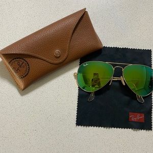 Authentic RayBan Green aviator sunglasses with pouch & cleaning cloth